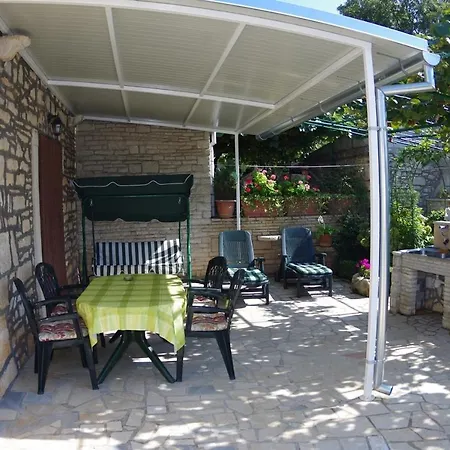 펜션 House In Village Rakalj