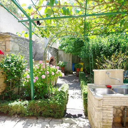 House In Village Дом отдыха *