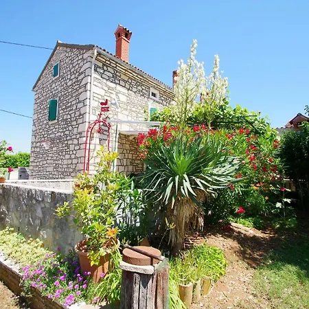 Сasa de vacaciones House In Village *