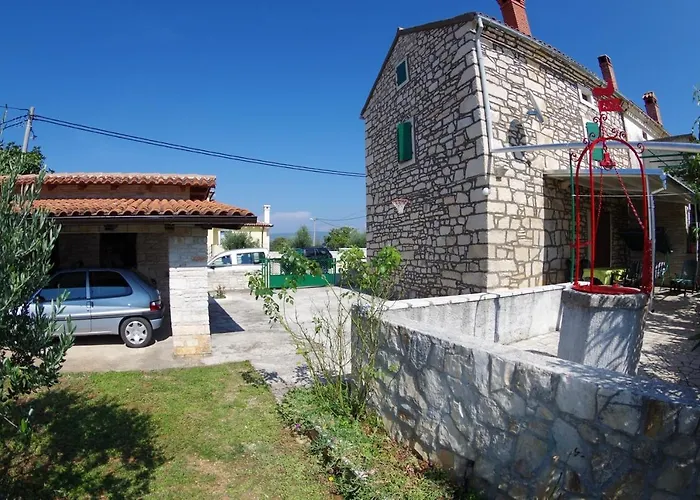 House In Village 펜션 Rakalj