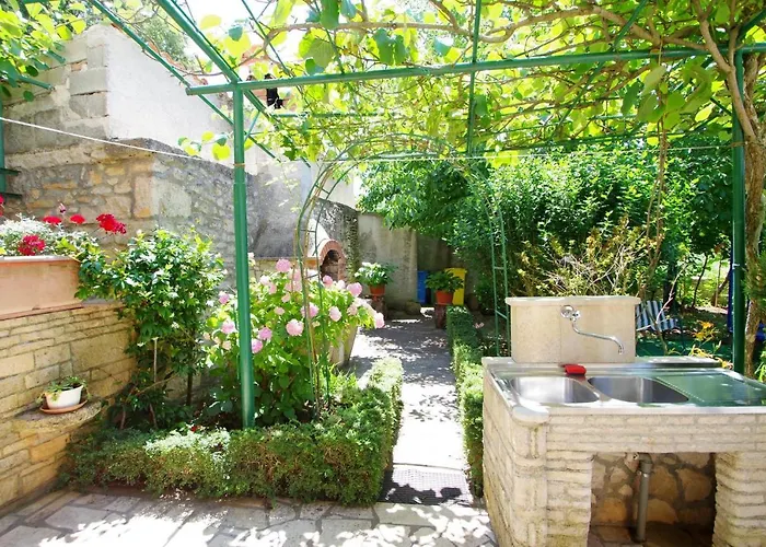 House In Village 펜션 *